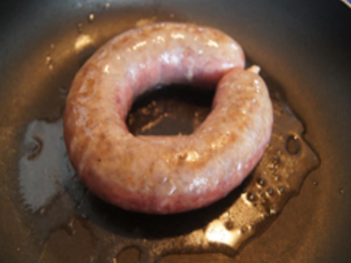 Schwartenwurst mit Buschbohnen und Kümmel-Drillingen - Rezept - Bild Nr. 4