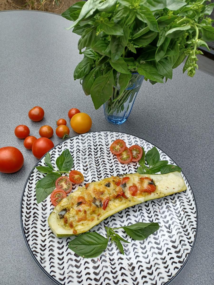 Zucchini alla Caprese kulinarische Weltreise 08/2022 - Rezept - Bild Nr. 2