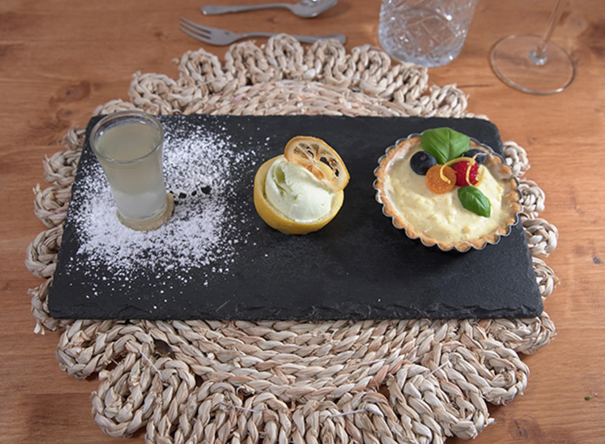 Limoncello-Stamperl, Vanille- Tartelettes und Zitronen- Basilikum-Eis - Rezept - Bild Nr. 2