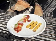 Rezept: Currywurst mit gegrillten Pommes und Schmorzwiebeln (Paul Panzer) Bild Nr. 3 Currywurst mit gegrillten Pommes und Schmorzwiebeln (Paul Panzer) - Rezept - Bild Nr. 3