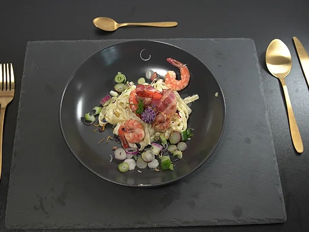Garnelen im Speckmantel auf Spaghetti mit Mascarpone-Zitronensoße - Rezept - Bild Nr. 2