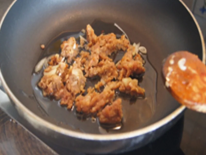 Gefüllte Riesenchampignons auf geschmorten Spitzkohl - Rezept - Bild Nr. 4