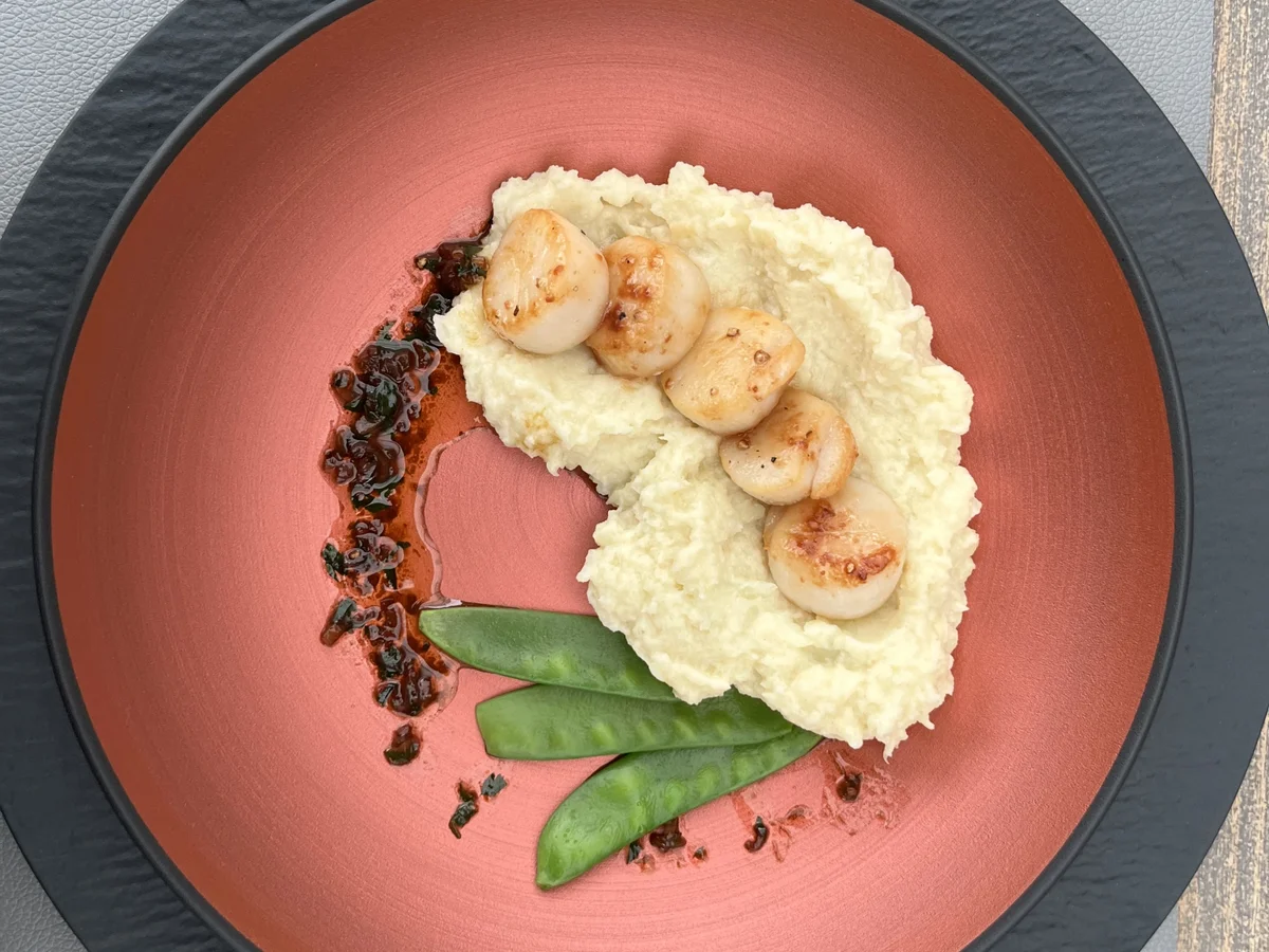 Rezept: Jakobsmuscheln auf einer Creme vom Blumenkohl Bild Nr. 2 Jakobsmuscheln auf einer Creme vom Blumenkohl - Rezept - Bild Nr. 2