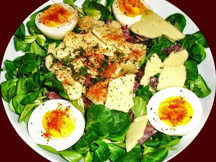 Feldsalat mit Salami, Käse und Ei - Rezept - Bild Nr. 3