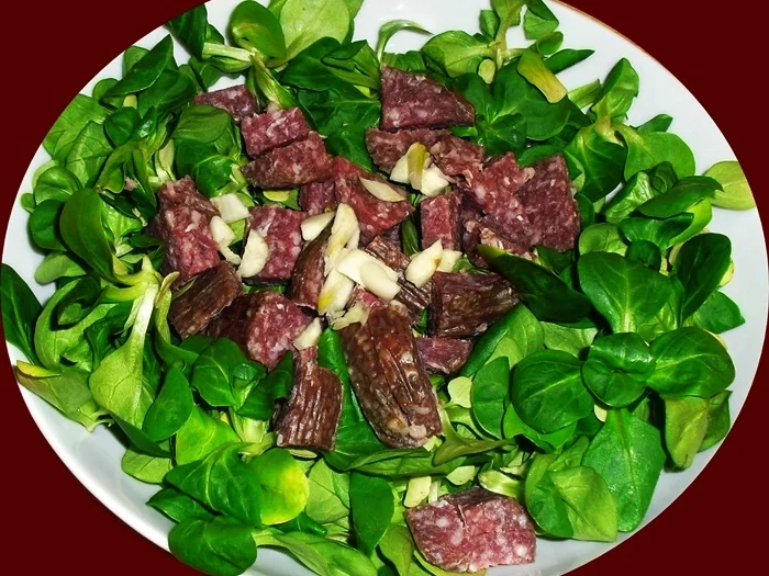Feldsalat mit Salami, Käse und Ei - Rezept - Bild Nr. 4
