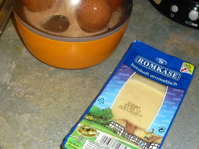 Feldsalat mit Salami, Käse und Ei - Rezept - Bild Nr. 5