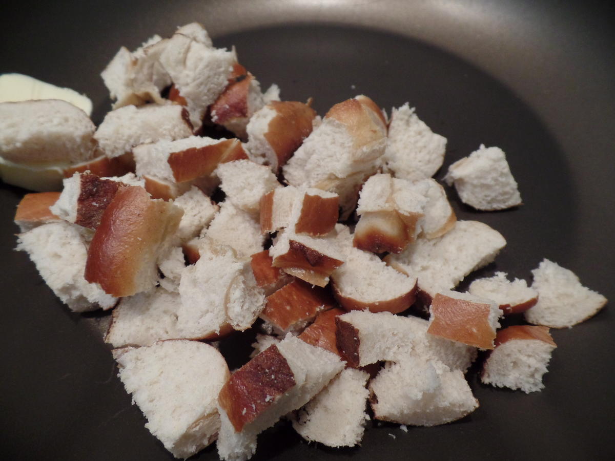 Kalte Gurkensuppe mit Feta und Laugenbrötchen Croutons - einfach - von ...