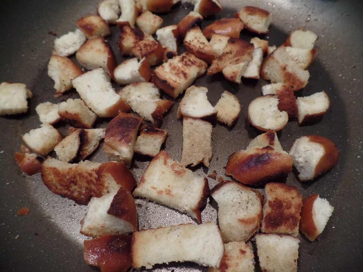 Kalte Gurkensuppe mit Feta und Laugenbrötchen Croutons - Rezept - Bild Nr. 12