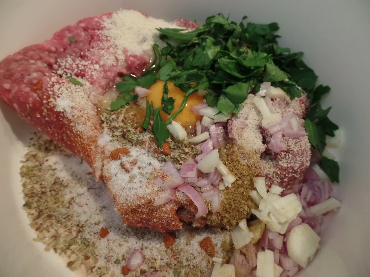 Bifteki mit Gemüsereis - Rezept - Bild Nr. 3