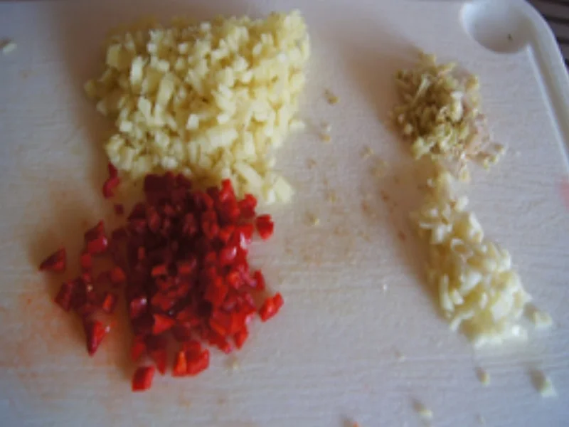 Pikante Hackbällchen mit süß-saurer-Pflaumensauce und Basmatireis - Rezept - Bild Nr. 4