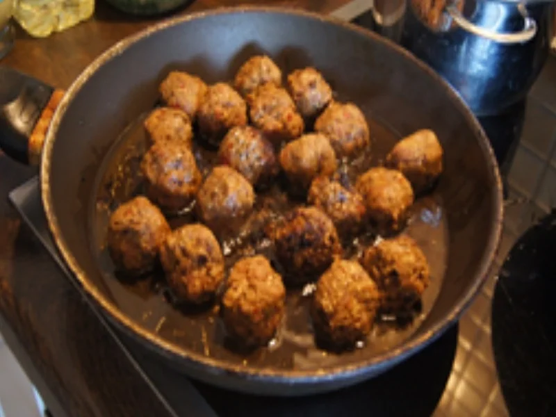 Pikante Hackbällchen mit süß-saurer-Pflaumensauce und Basmatireis - Rezept - Bild Nr. 11