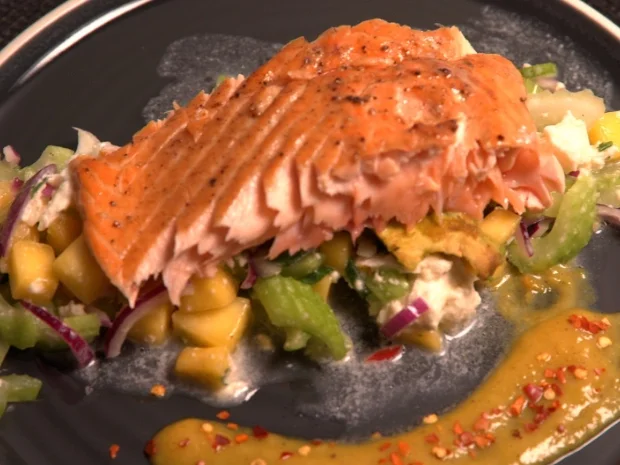 Flammlachs mit Mango Salat und Mangosauce - Rezept - Bild Nr. 2
