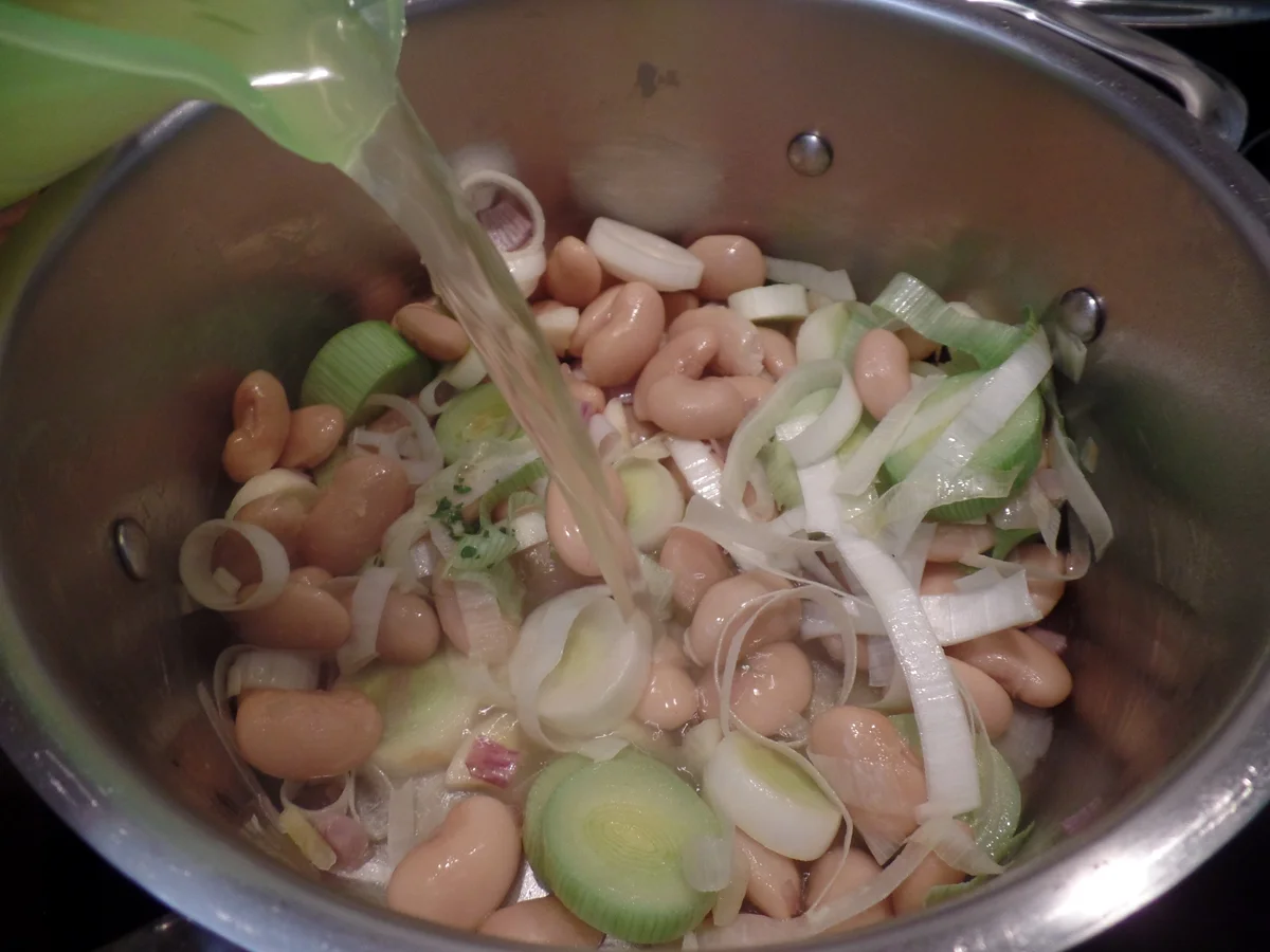 Rezept: Griechische Bohnensuppe Bild Nr. 6 Griechische Bohnensuppe - Rezept - Bild Nr. 6