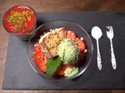 Strawberrycheesecake, Basilikumeis und weiße Sachertorte - Rezept - Bild Nr. 2