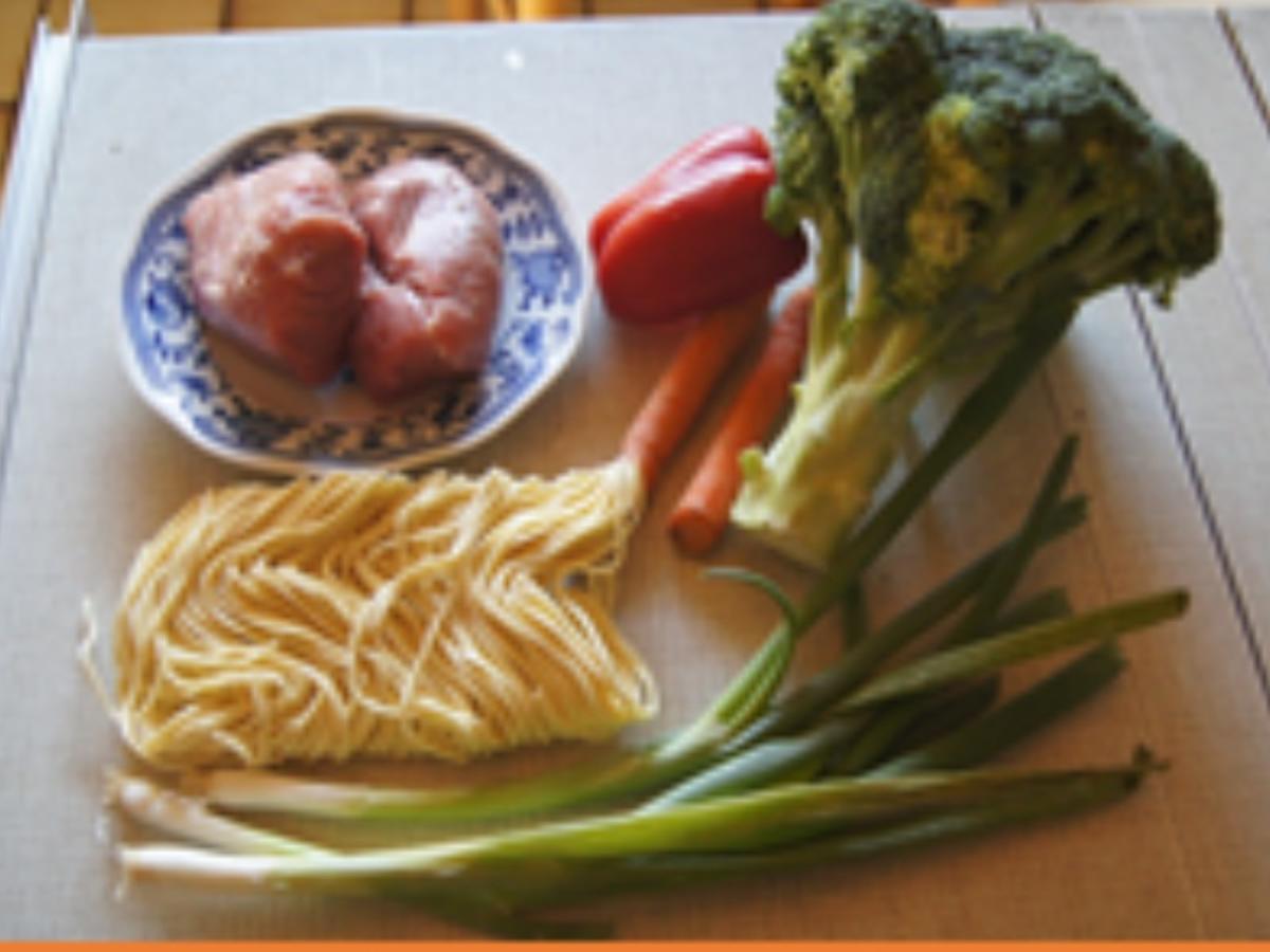 Asiatische Nudeln mit Schweinefilet und Gemüse - Rezept - Bild Nr. 3