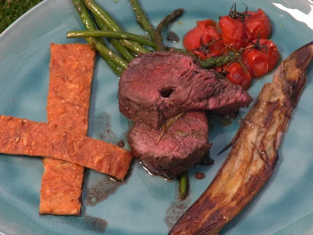 Rumpsteak mit Grillgemüse und krossen Kartoffelsticks - Rezept - Bild Nr. 2