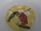 Spargelcremesuppe mit Ravioli und Parmesanschaum - Rezept - Bild Nr. 2