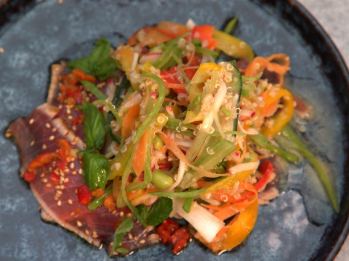 Thunfisch-Carpaccio mit Miso-Gemüse und Chili-Limetten Dressing ...