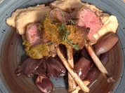 Gratiniertes Lammkaree mit weißem Bohnenpüree und Rotweinschalotten - Rezept - Bild Nr. 16042