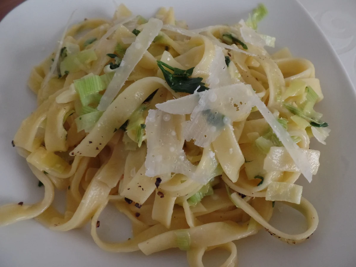 Tagliatelle mit Lauch-Petersilien-Carbonara - Rezept - Bild Nr. 16044