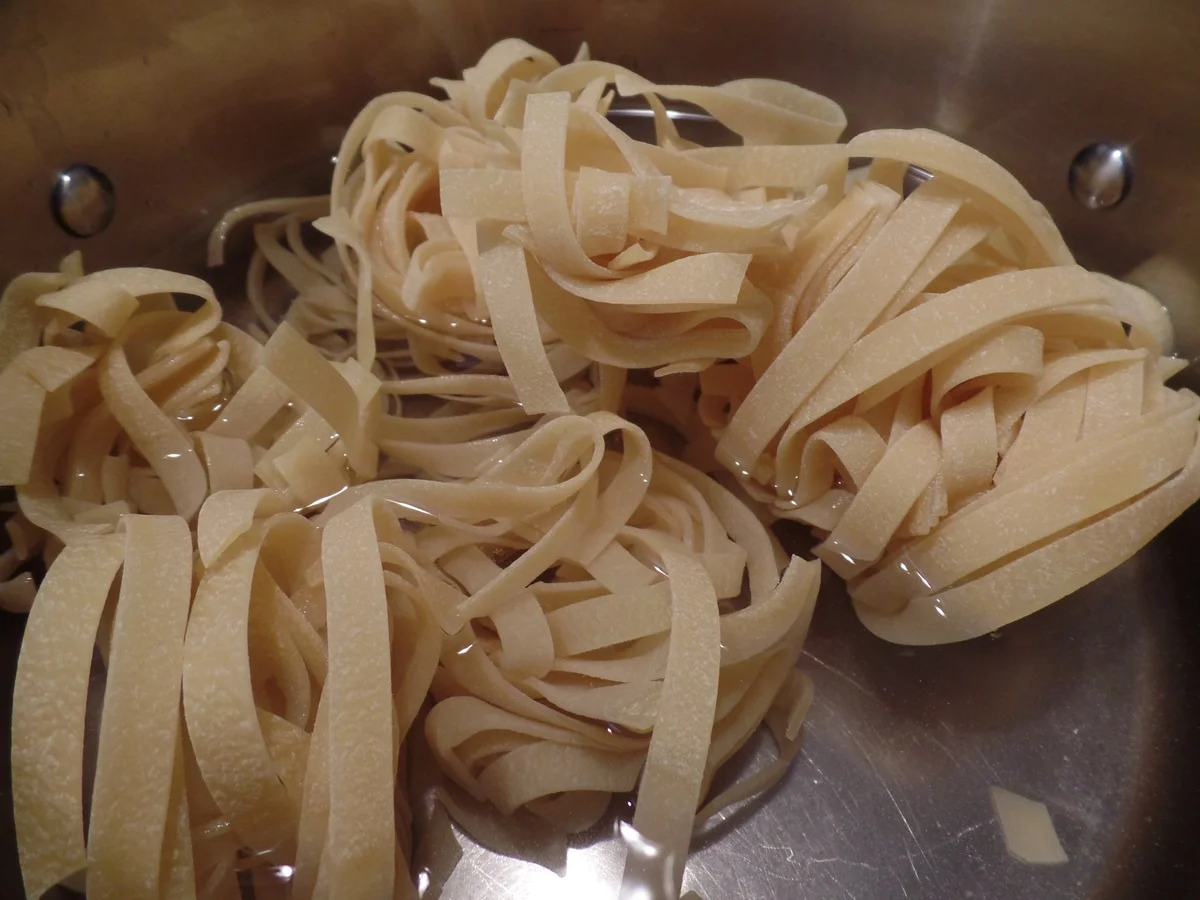 Tagliatelle mit Lauch-Petersilien-Carbonara - Rezept - Bild Nr. 16045