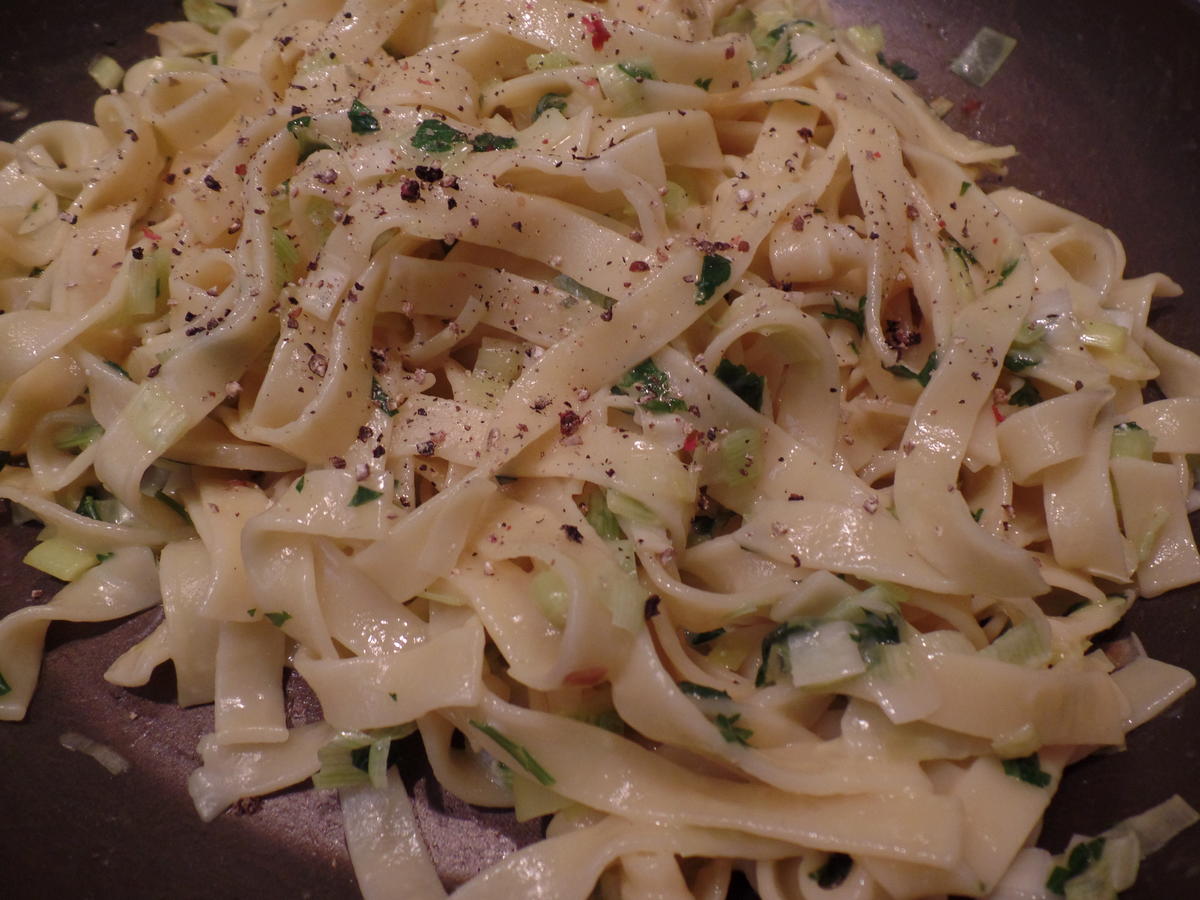 Tagliatelle mit Lauch Petersilien Carbonara - einfach - von Sheeva1960