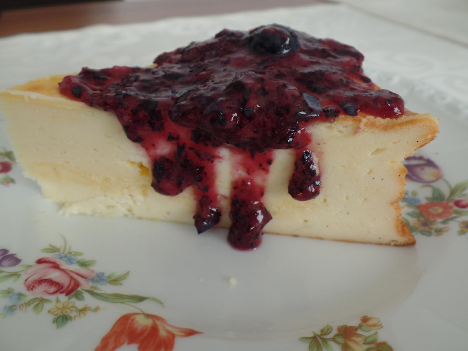 Käsekuchen ohne Boden mit Blaubeer-Püree - Rezept - kochbar.de