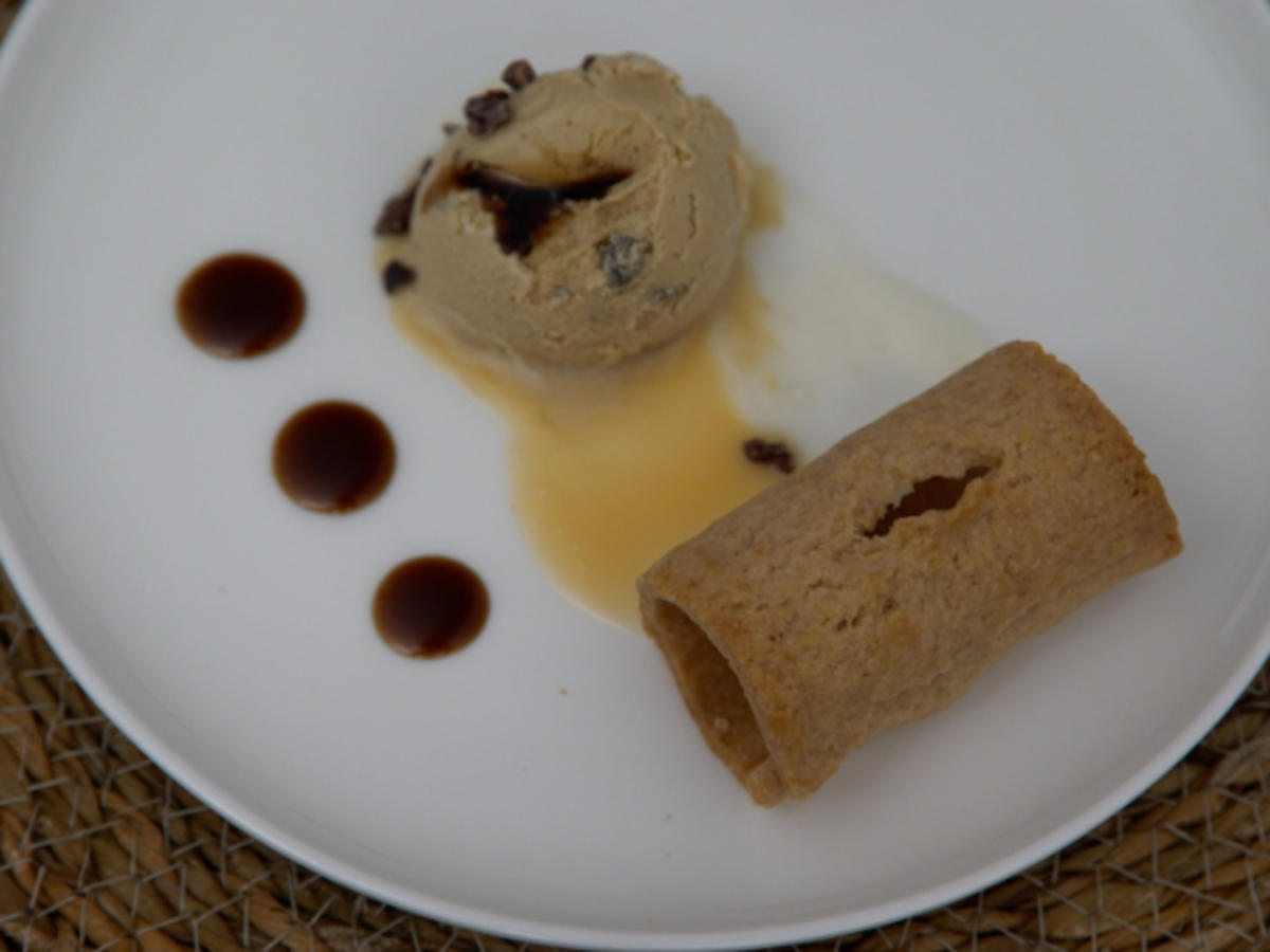 Knoblauch-Eis mit Joghurt-Karamell-Gel und Isomalt-Chip - Rezept ...