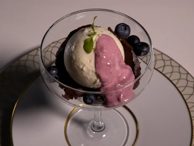 Eis von der gerösteten Banane mit Brownie und Salzkaramell - Rezept - Bild Nr. 16044