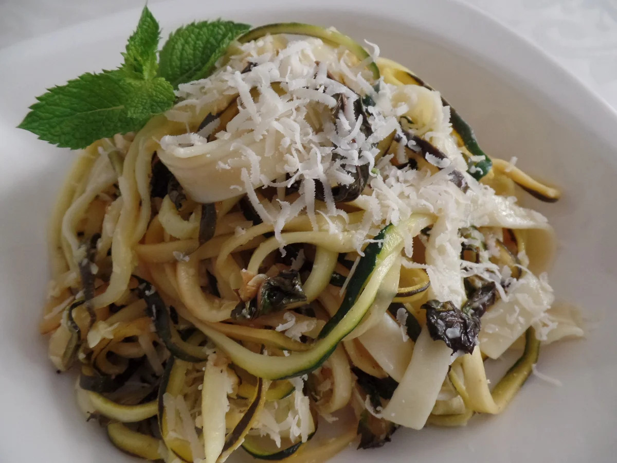 Tagliatelle mit Zucchini-Nudeln und Zitrone - Rezept - Bild Nr. 16046