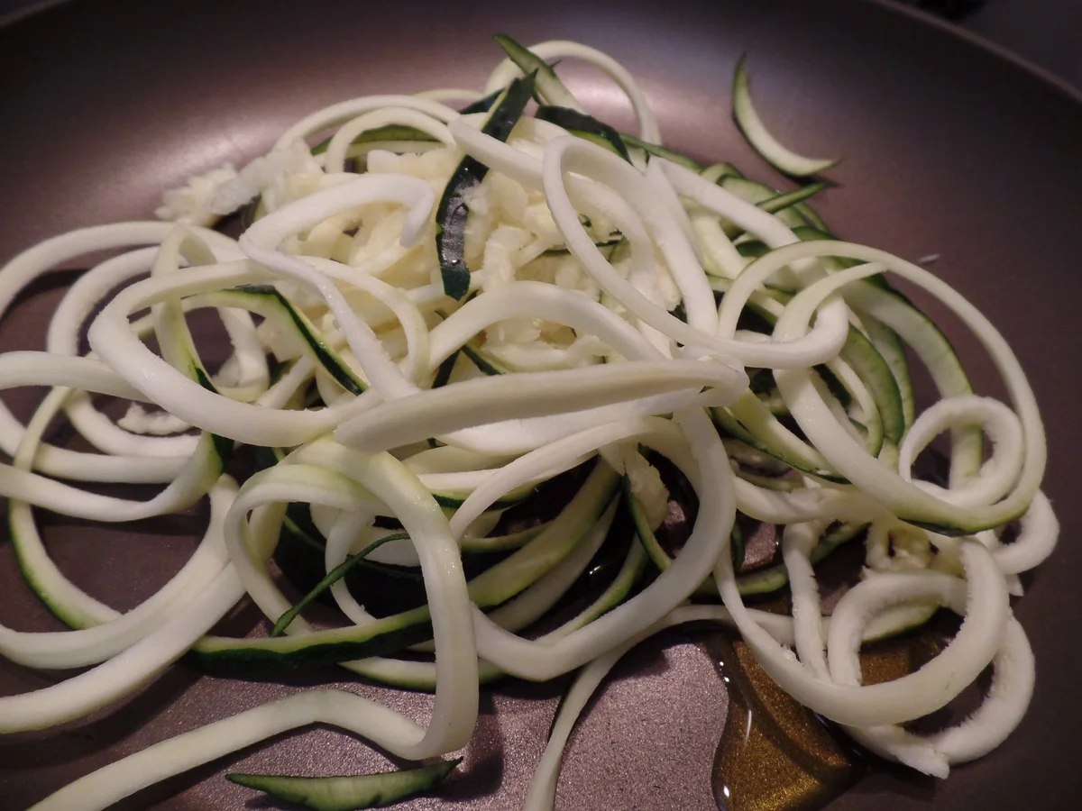 Tagliatelle mit Zucchini-Nudeln und Zitrone - Rezept - Bild Nr. 16049