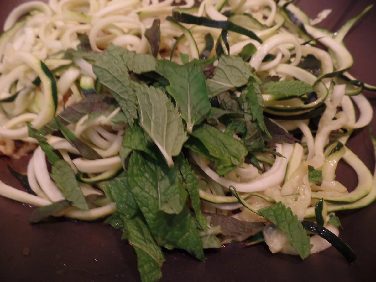 Tagliatelle mit Zucchini-Nudeln und Zitrone - Rezept - Bild Nr. 16051