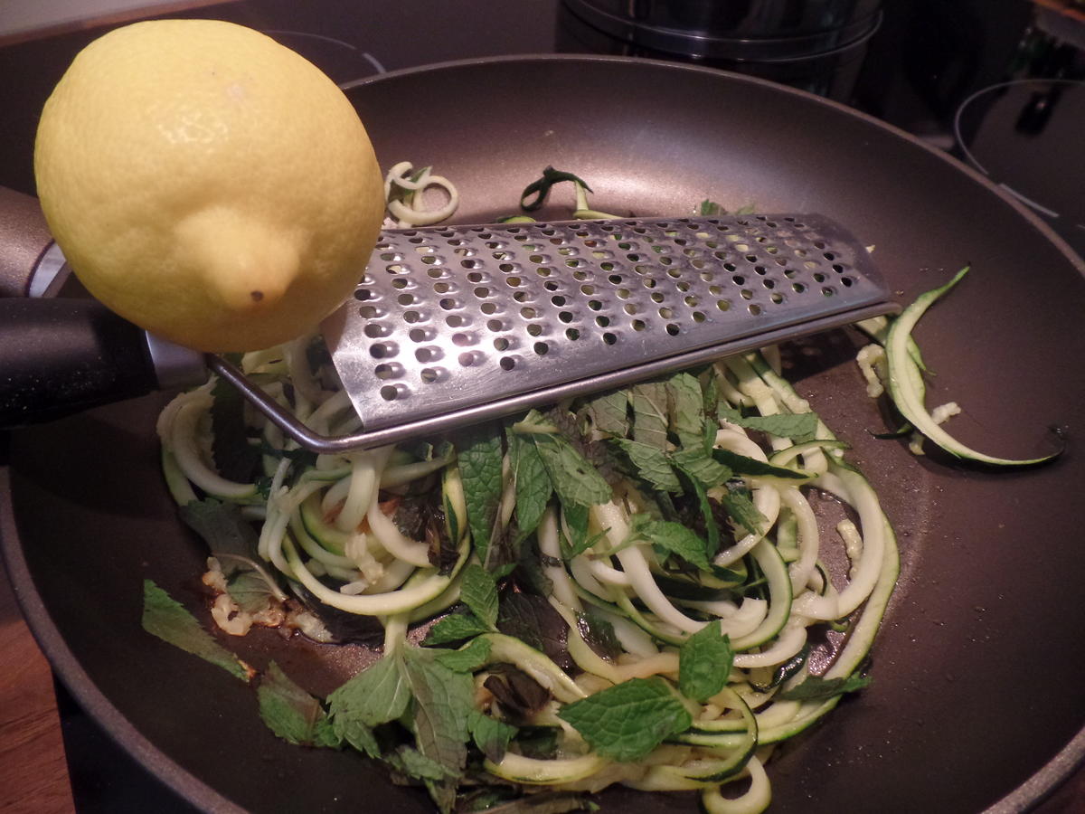 Tagliatelle mit Zucchini-Nudeln und Zitrone - Rezept - Bild Nr. 16052