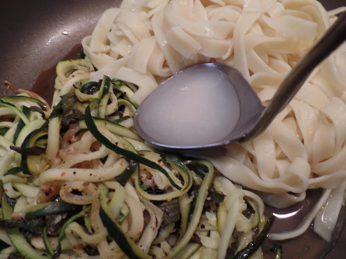 Tagliatelle mit Zucchini-Nudeln und Zitrone - Rezept - Bild Nr. 16055