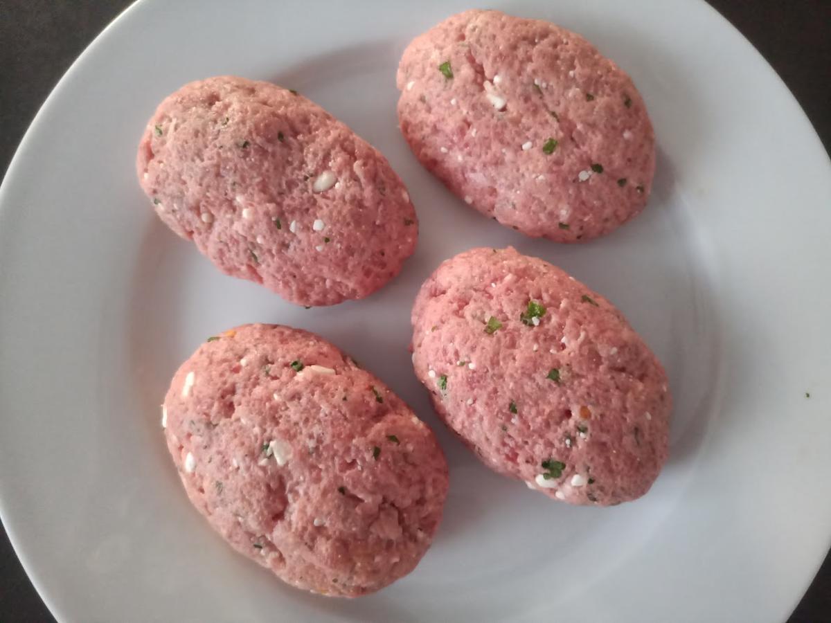 Bifteki auf griechischen Nudeln - Rezept - Bild Nr. 3