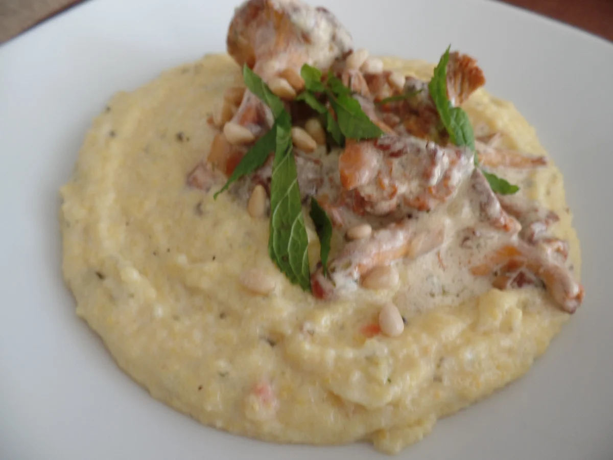 Cremige Polenta mit Pfifferlingen-Rahm-Sauce - Rezept - Bild Nr. 16046