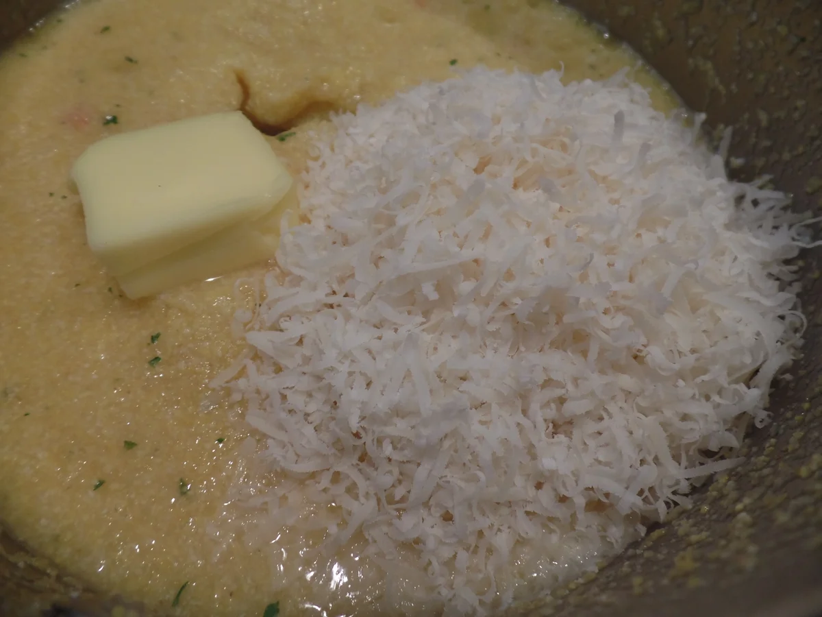 Cremige Polenta mit Pfifferlingen-Rahm-Sauce - Rezept - Bild Nr. 16050