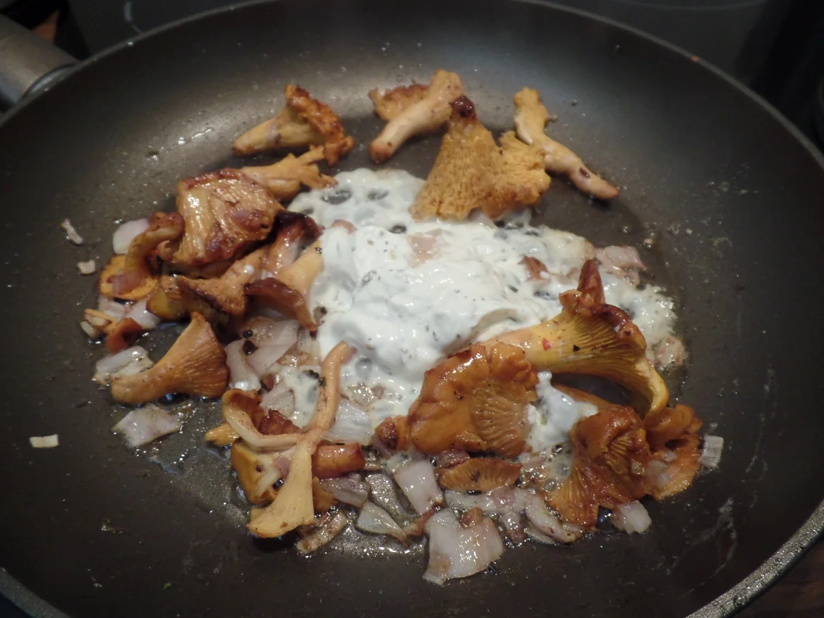 Cremige Polenta mit Pfifferlingen-Rahm-Sauce - Rezept - Bild Nr. 16055