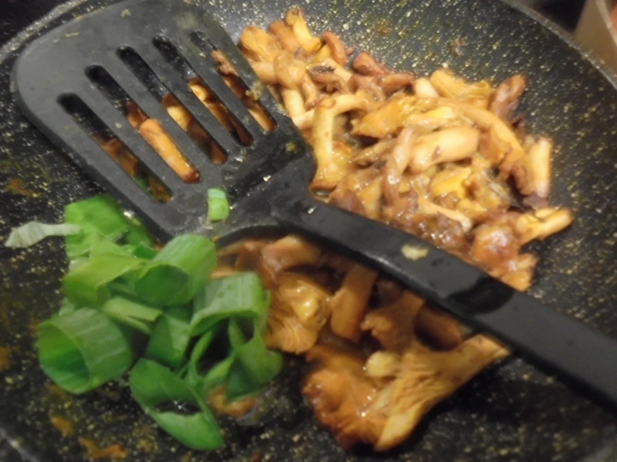 Spaghetti- Pfanne mit Ei und Pfifferlingen - Rezept - Bild Nr. 16047