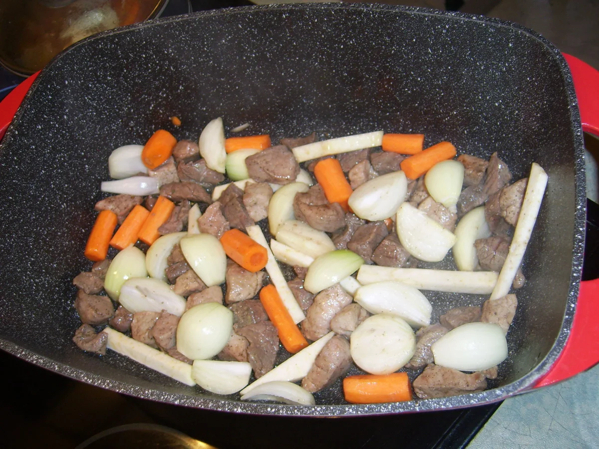 Gulasch Halb und Halb mit norwegischem Einschlag - Rezept - Bild Nr. 16049