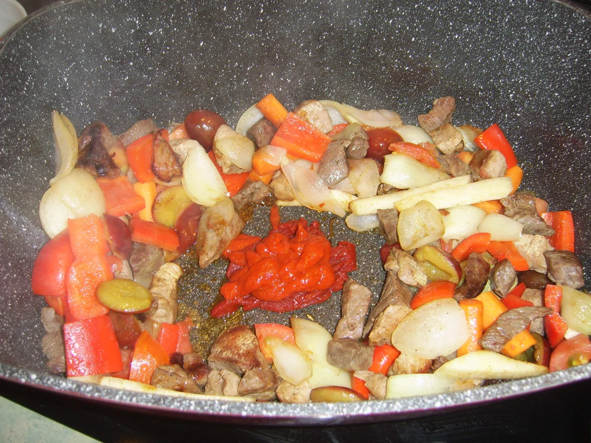 Gulasch Halb und Halb mit norwegischem Einschlag - Rezept - Bild Nr. 16050