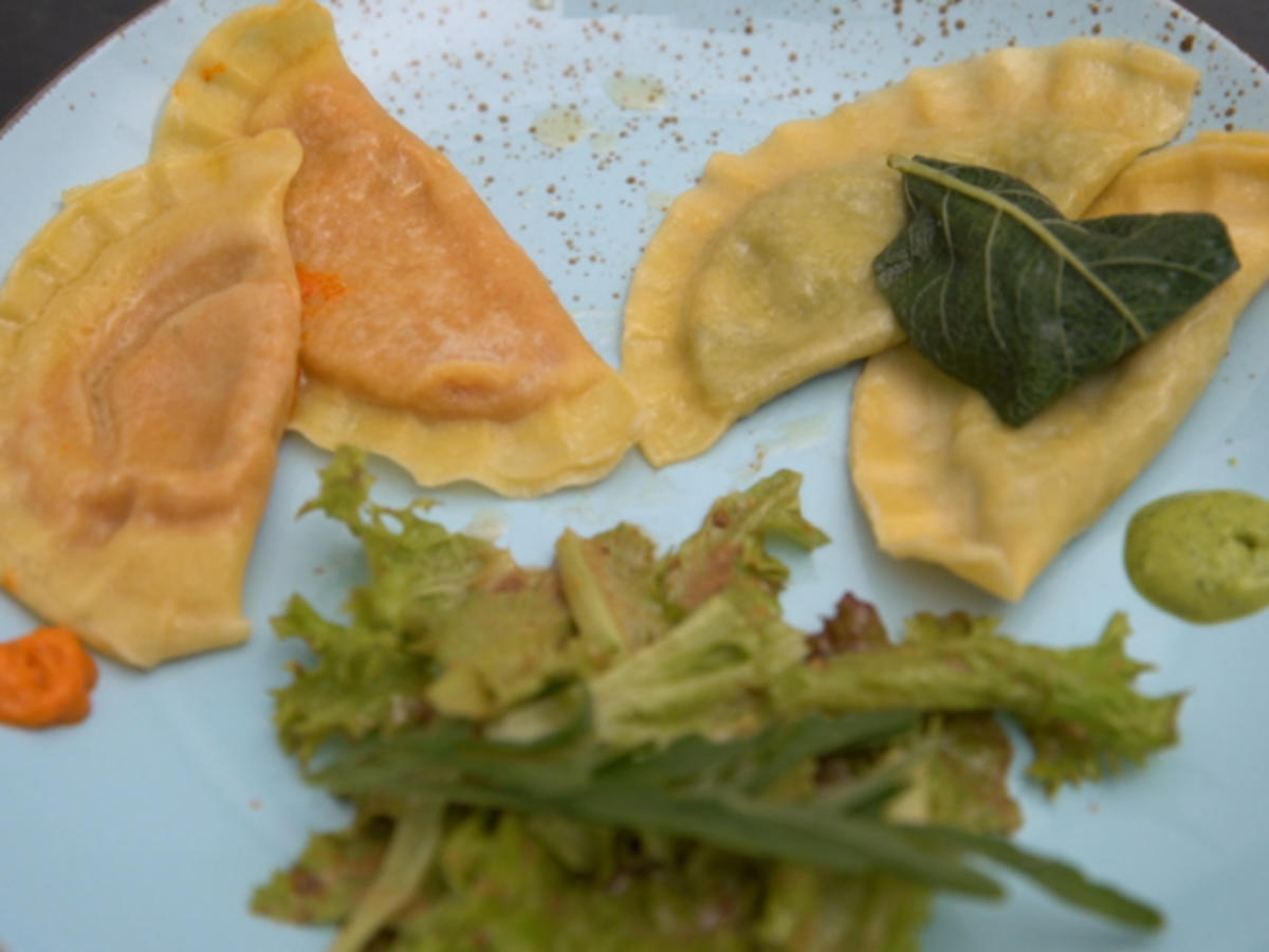 Ravioli mit Paprikafüllung und Bärlauchfüllung - Rezept - kochbar.de