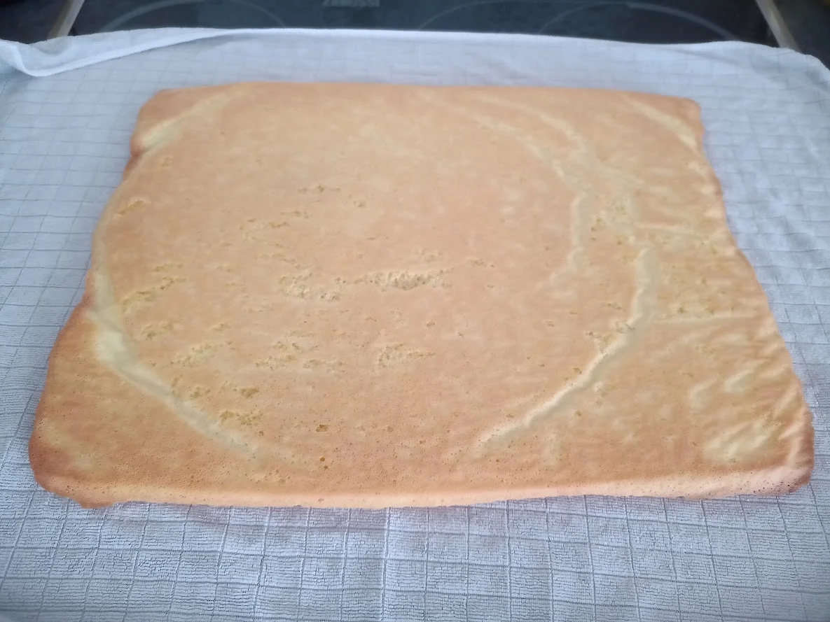 Zitronen-Biskuitrolle zur kochbar Challenge August 2022 - Rezept - Bild Nr. 16051