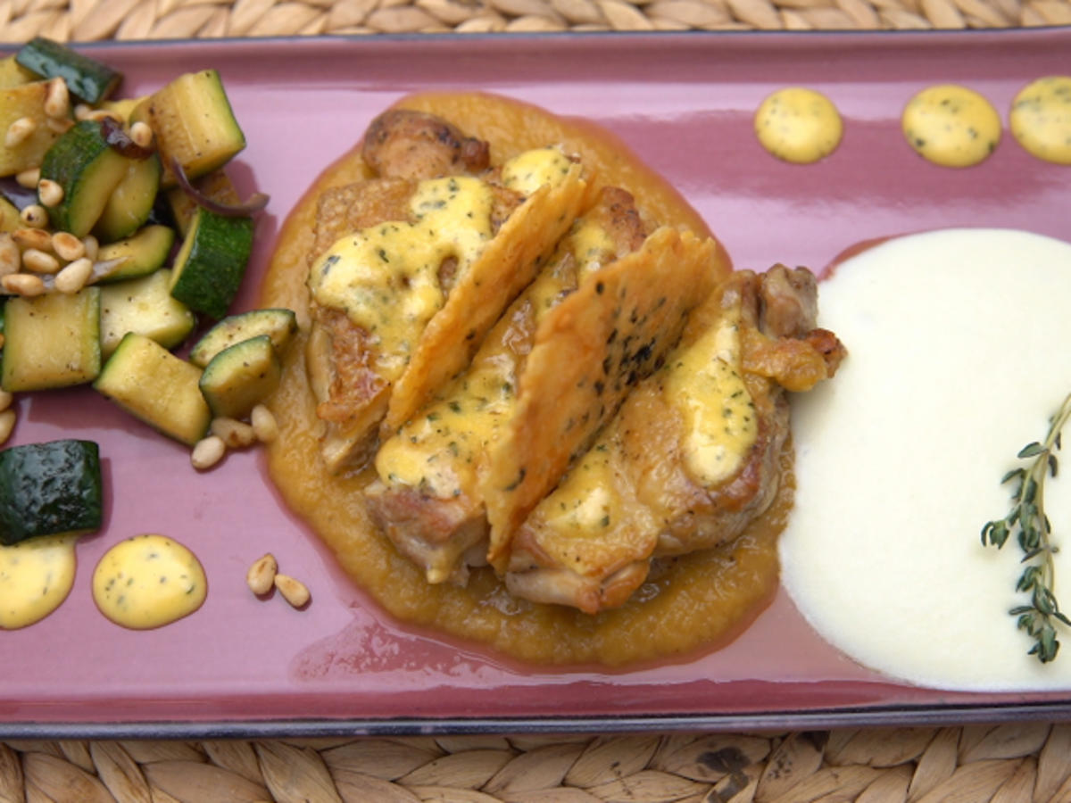 Pollo Fino auf Tomatensugo mit Kartoffelschaum - Rezept - Bild Nr. 16049