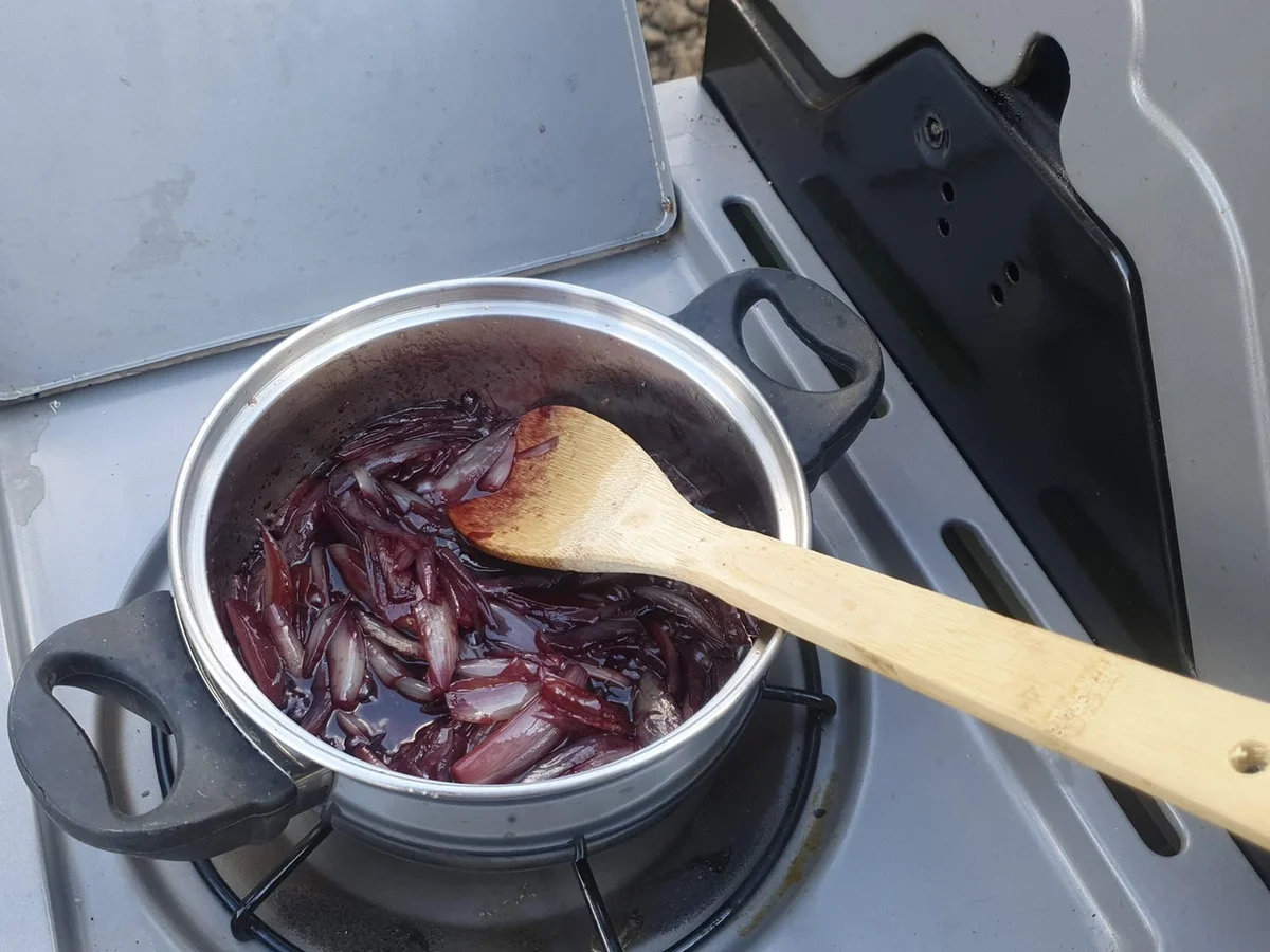 Gegrillte Rosmarinkartoffeln mit Rindersteak, Rotweinschalotten und gedünsteten Karotten - Rezept - Bild Nr. 16051
