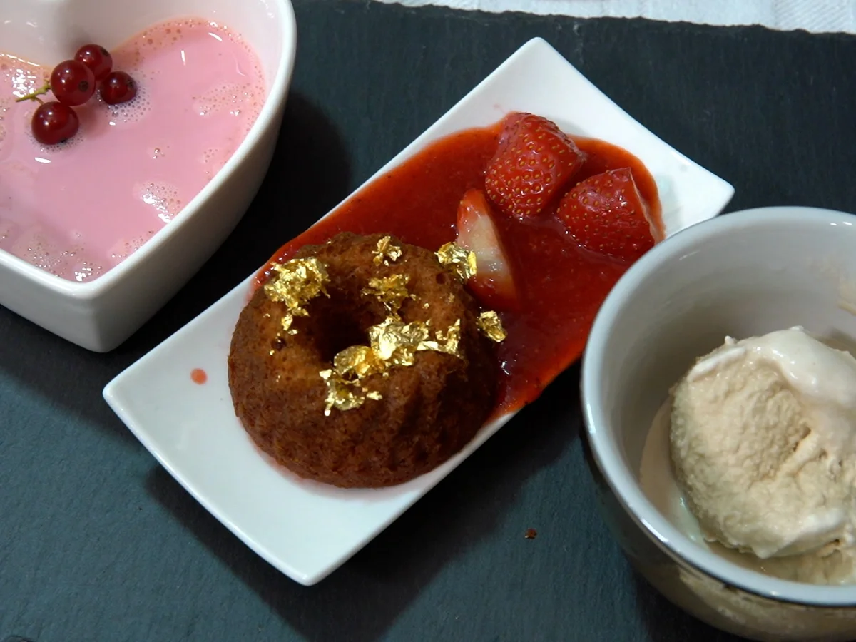 Bayrische-Creme mit Cappuccino-Eis und Erdbeer-Gugelhupf - Rezept - Bild Nr. 2