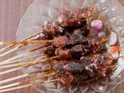 Gegrillte Ziegenfleischspieße auf Warung Art — Sate Kambing alla Warung - Rezept - Bild Nr. 16059