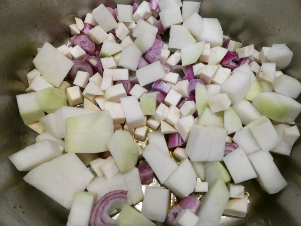 Rezept: Kohlrabi-Kartoffel-Hackfleisch-Eintopf Bild Nr. 16063 Kohlrabi-Kartoffel-Hackfleisch-Eintopf - Rezept - Bild Nr. 16063