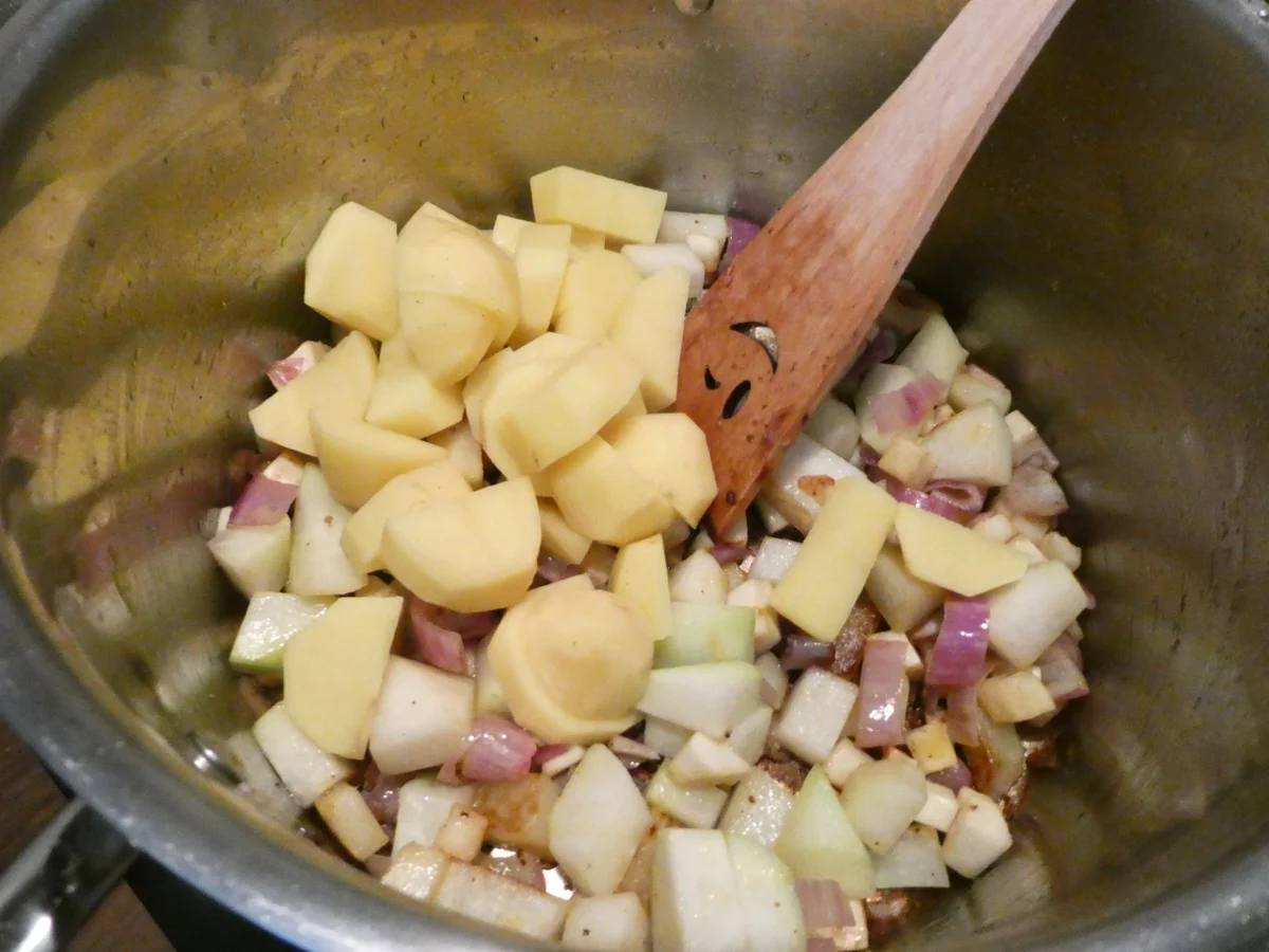 Rezept: Kohlrabi-Kartoffel-Hackfleisch-Eintopf Bild Nr. 16064 Kohlrabi-Kartoffel-Hackfleisch-Eintopf - Rezept - Bild Nr. 16064