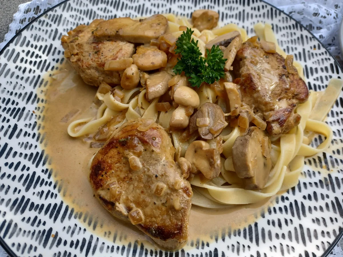 Rezept: Champignonsahnesoße mit Medaillons Bild Nr. 16060 Champignonsahnesoße mit Medaillons - Rezept - Bild Nr. 16060